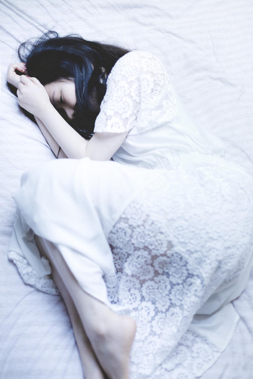 床上的血迹怎么快速去除,床上的被子真实图片