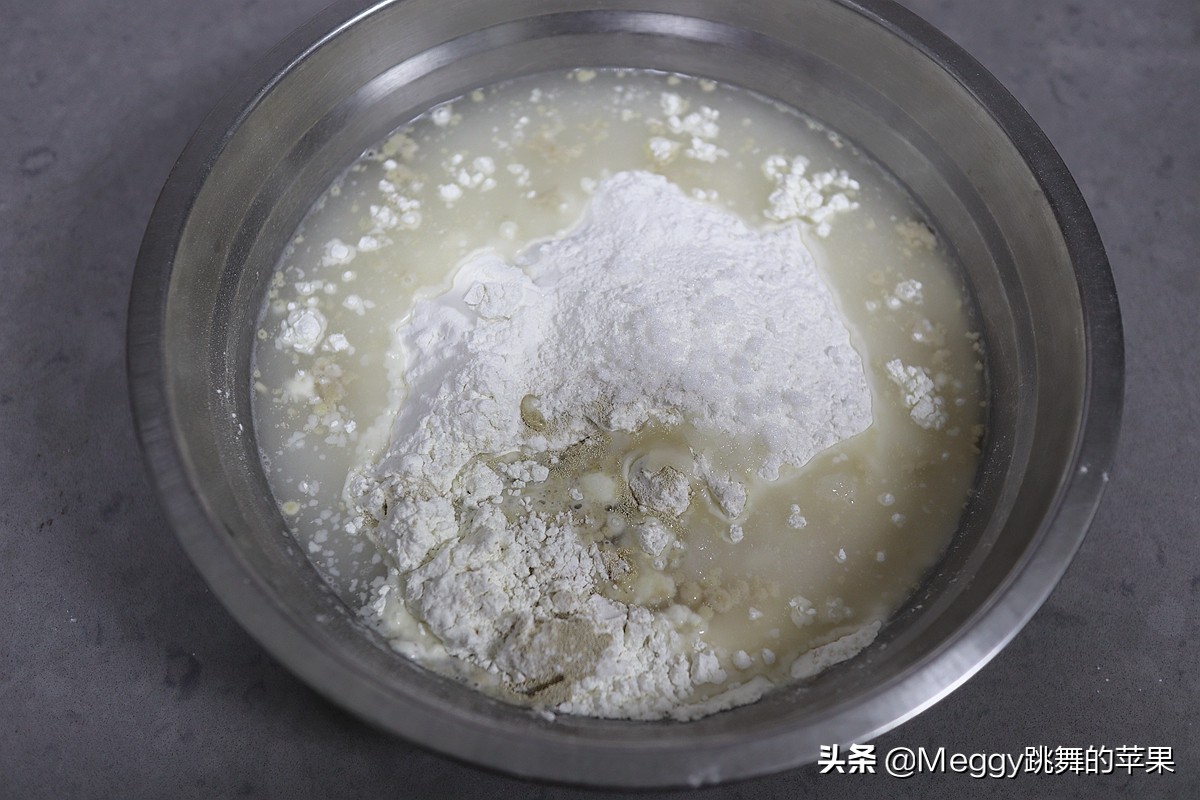 春天必吃的春笋酱肉包子，一锅16个全进肚了，抹抹嘴还没解馋