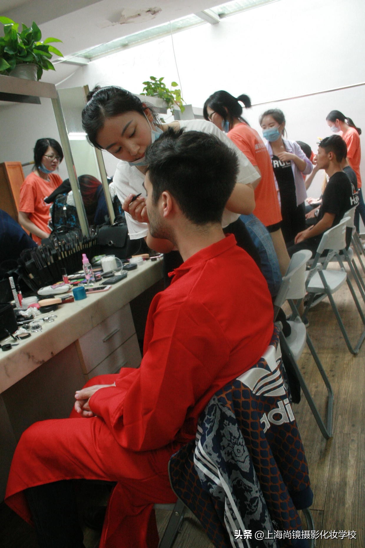 化妆培训大概需要多少钱,化妆培训学校一般学费是多少