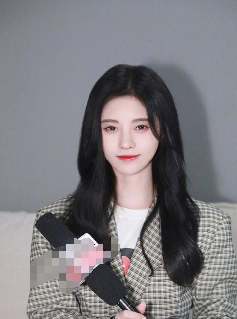 鞠婧祎为什么老是笑时遮脸,鞠婧祎的笑与哭反差有多大