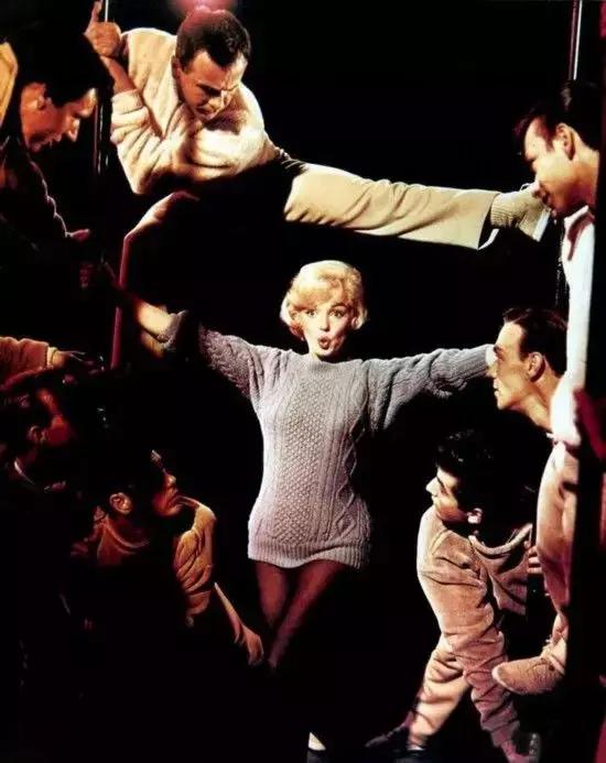 女人爱穿丝袜是什么心理,女人爱穿袜子的好处