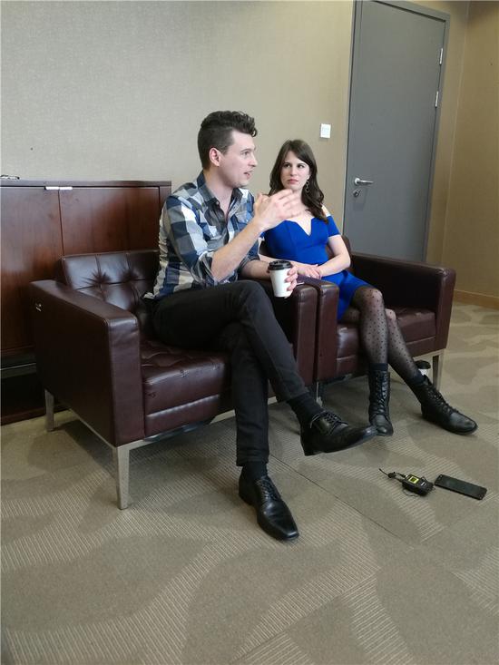 康纳和妻子的采访,康纳和妻子接受采访