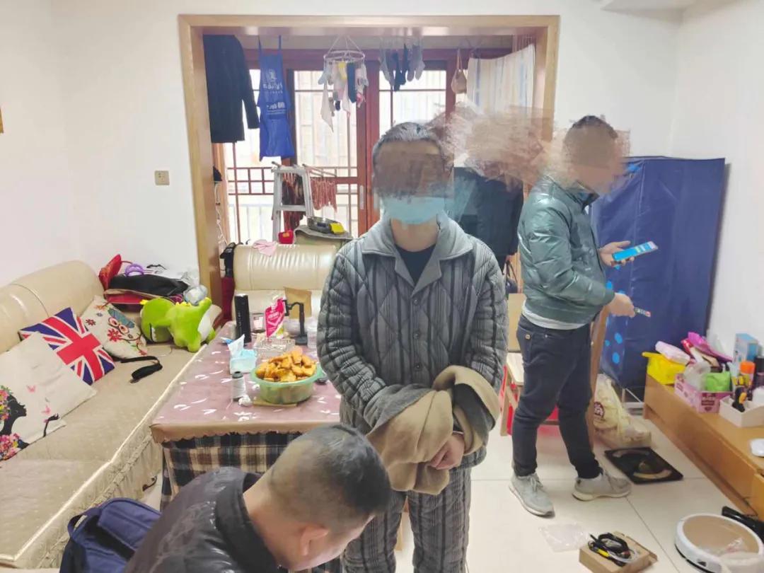 现实版“绝命毒师”！外表憨厚的90后数学老师竟是“毒王”