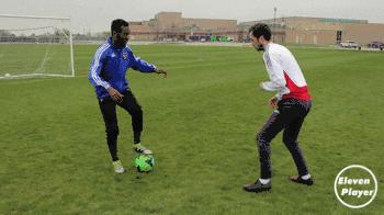 哪些小孩子就能学的足球过人技巧,足球实用的技巧过人