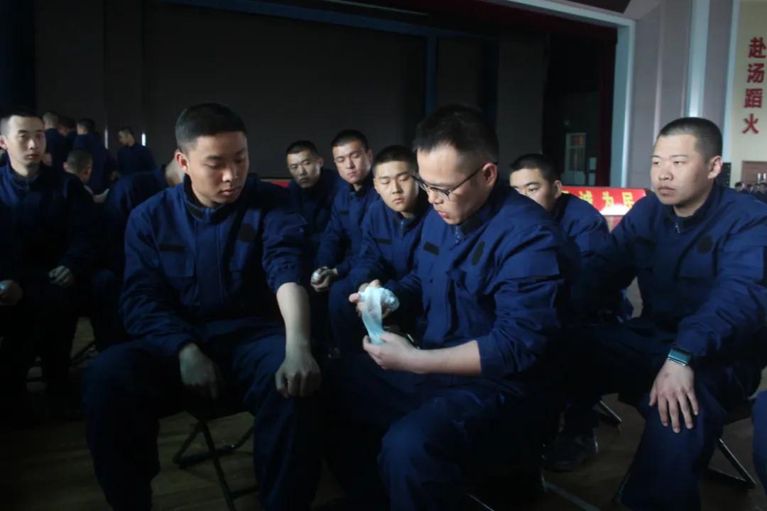 新蓝出征谈进步话成长寄希望,新蓝出征苦练本领茁壮成长