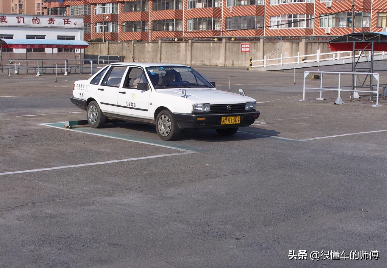 b2科目二倒车入库口诀,科目二考试倒车入库技巧口诀图片