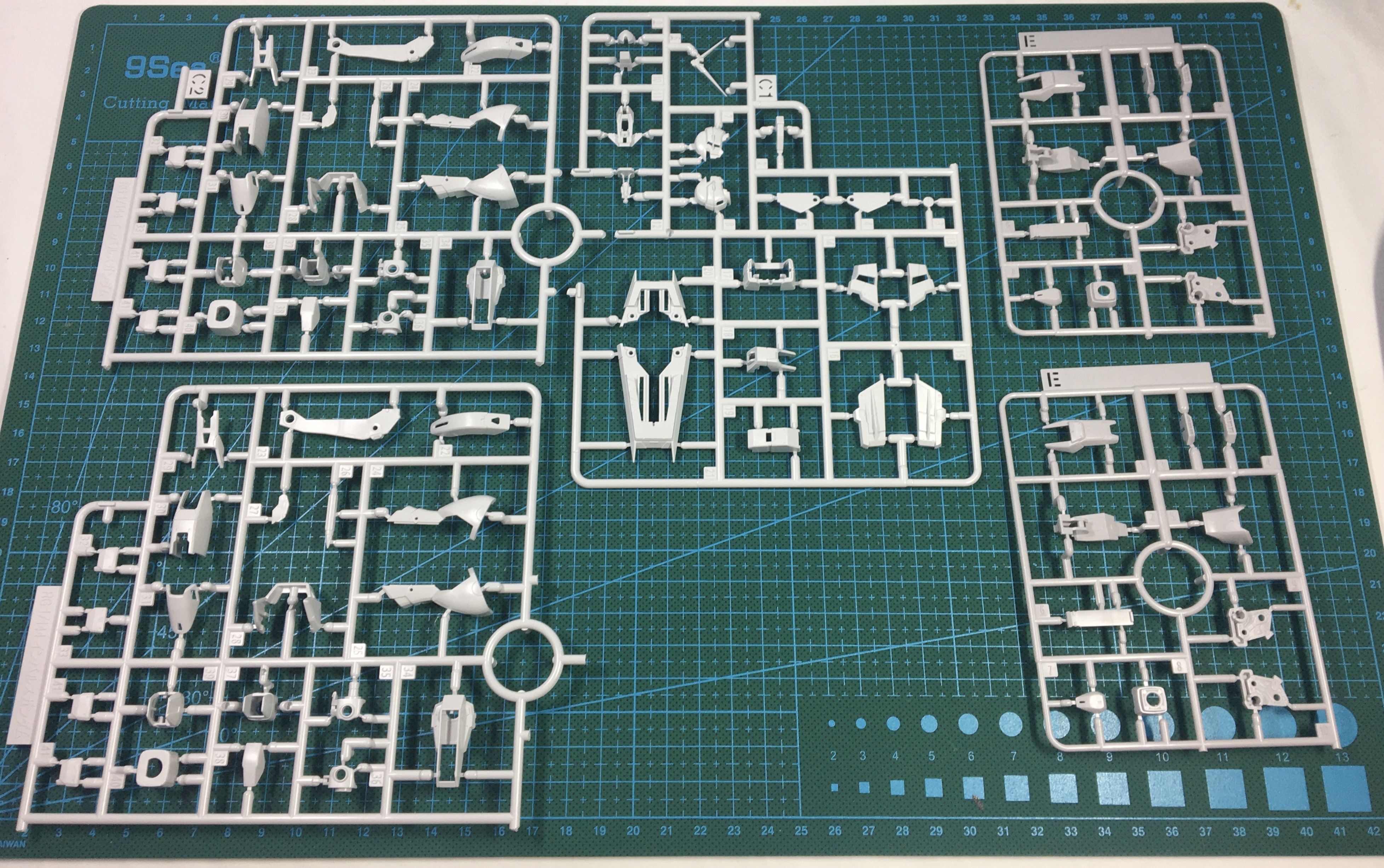 万代rg报丧女妖模型测评,万代rg空装脉冲高达测评