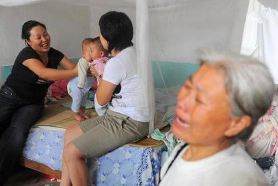 奶奶疼不疼孩子，别光听嘴里说什么，看“这3点”就心里有数了