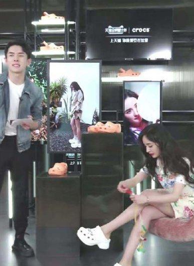 杨幂测量脚踝,17