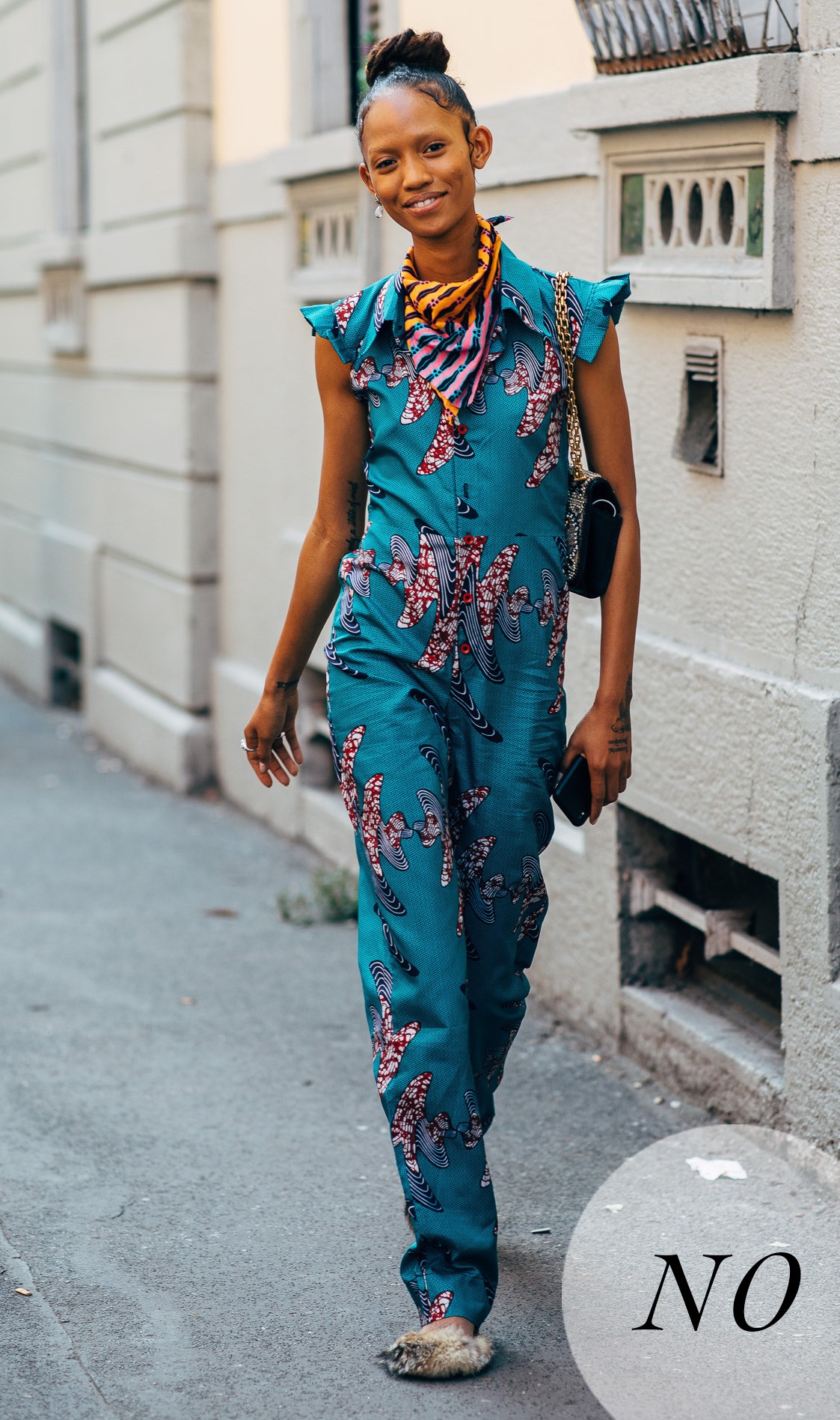 一条丝巾有多种搭配方法,丝巾的十种搭法