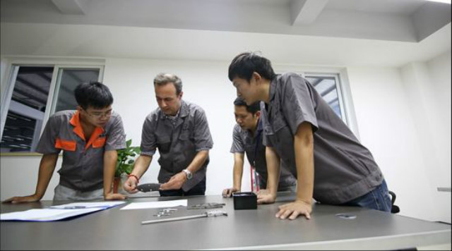 德国工人为什么工资高时间少,德国工人为什么能干一辈子