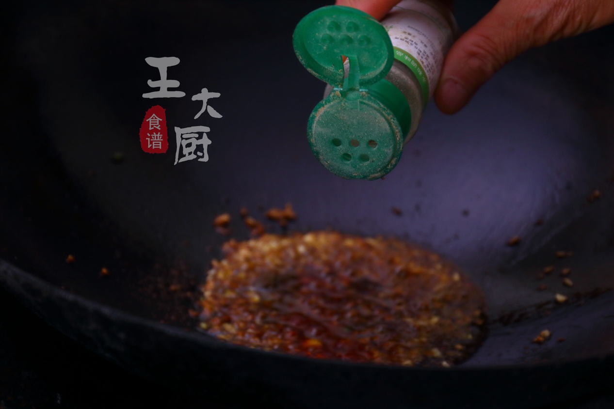 鸡蛋蒜蓉茄子蒸着吃的做法,家庭版蒜泥烤茄子