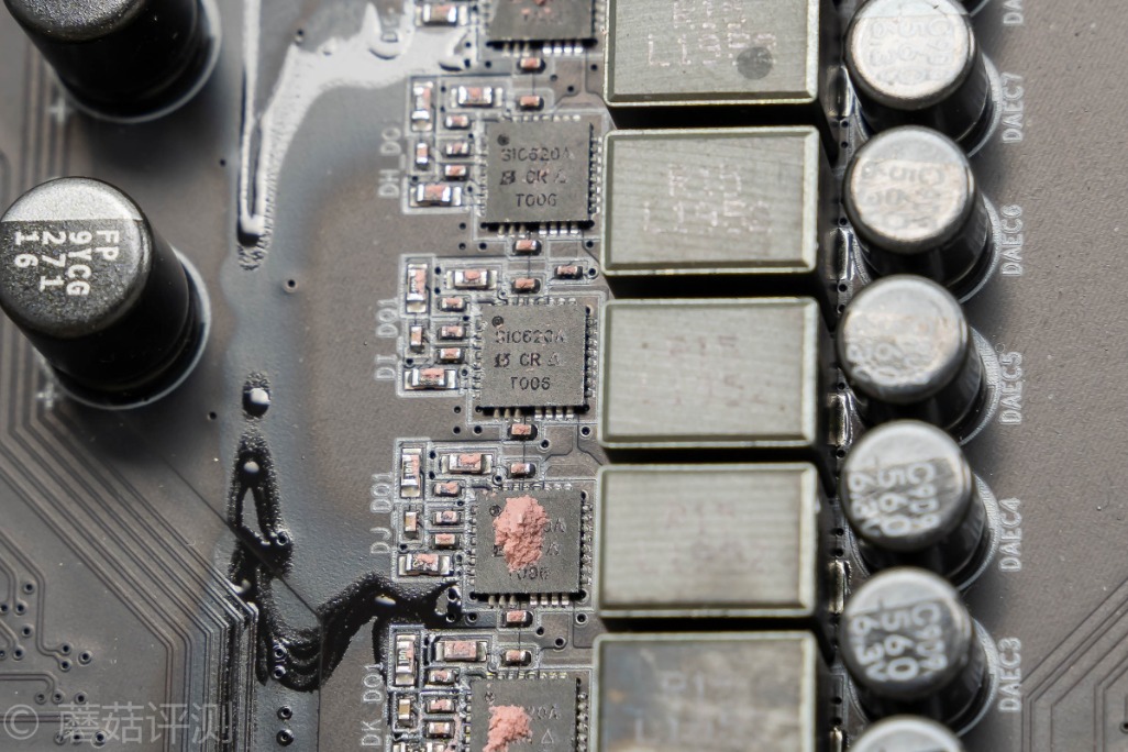 技嘉z490aorusproax主板多大,技嘉z490aorusproax是超级雕吗