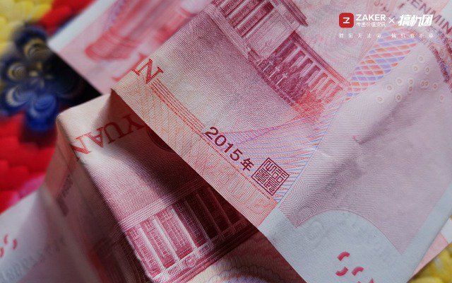 挖孔屏好用吗，相机自带8倍镜，能玩英雄联盟：荣耀V20体验