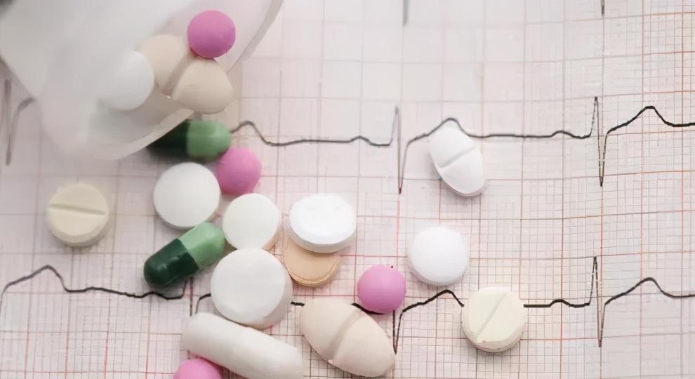 血小板低吃艾曲多长时间有效果,血小板值14吃艾曲泊帕吃多久见效