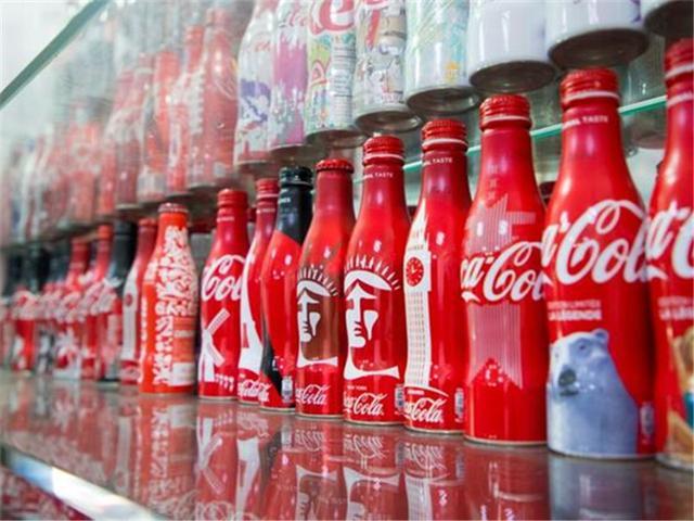 五菱神车和宾利,可口可乐五菱神车