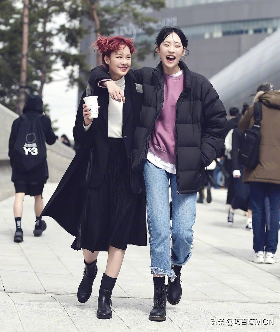 韩国闺蜜一起街拍,韩国街拍时髦穿搭
