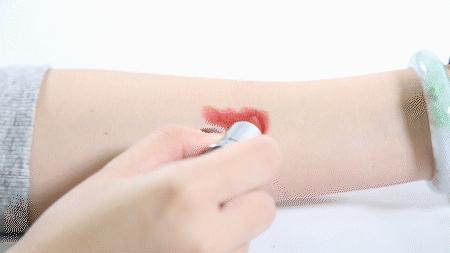 我们试了200只闲置口红,居然叠加出了各种绝版色号!