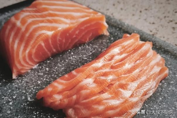 韩国正宗三文鱼拌饭,教你做家庭版三文鱼饭