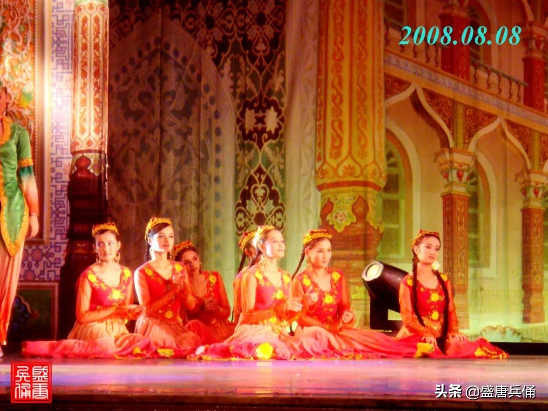 乌鲁木齐二道桥大巴扎民族风情,乌市二道桥国际大巴扎开街仪式