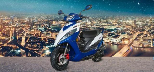 8280元的实用踏板摩托车，造型激进，配5升油箱、VCBS制动