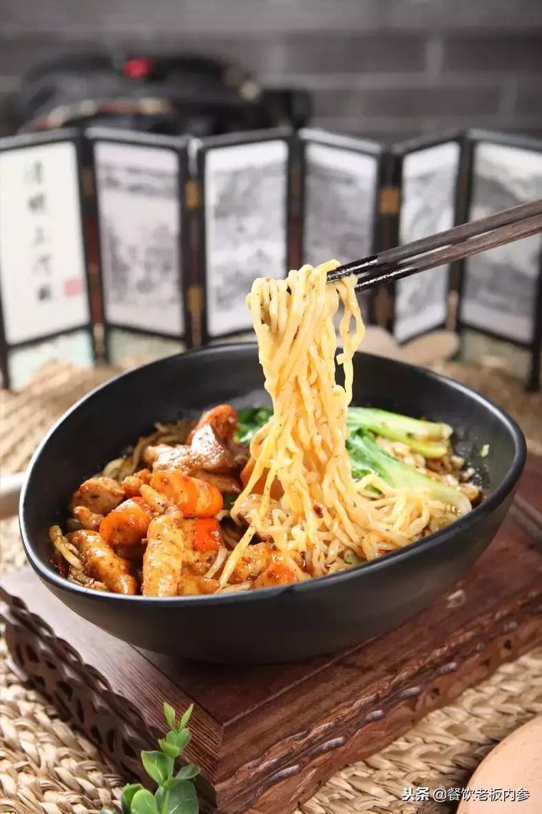 日收2万，4年1000家店，做小面他炼出了5个“避坑法则”