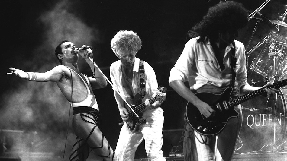 窦唯18岁,窦唯年轻时在香港演唱会吹笛子