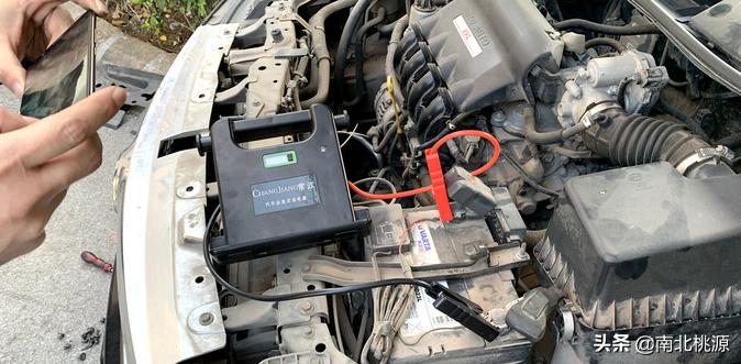 车子刚换的电瓶怎么打火还是困难,汽车换了电瓶打火有点吃力的感觉