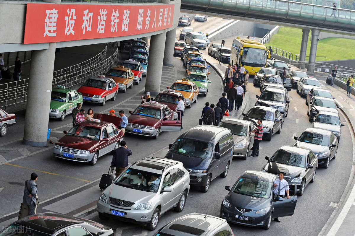 网约车改路线后女子跳车官方通告,官方通报杭州网约车女子跳车事件