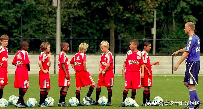 阿贾克斯体系,陌上人如玉公子世无双指哪支球队