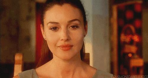 她是全球公认的最性感女神：“裸露”却不情色的人间*物尤**