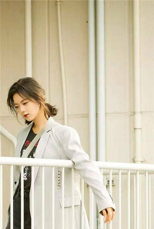 盘点娱乐圈00后漂亮妹妹们的穿搭，有你中意的那位吗？