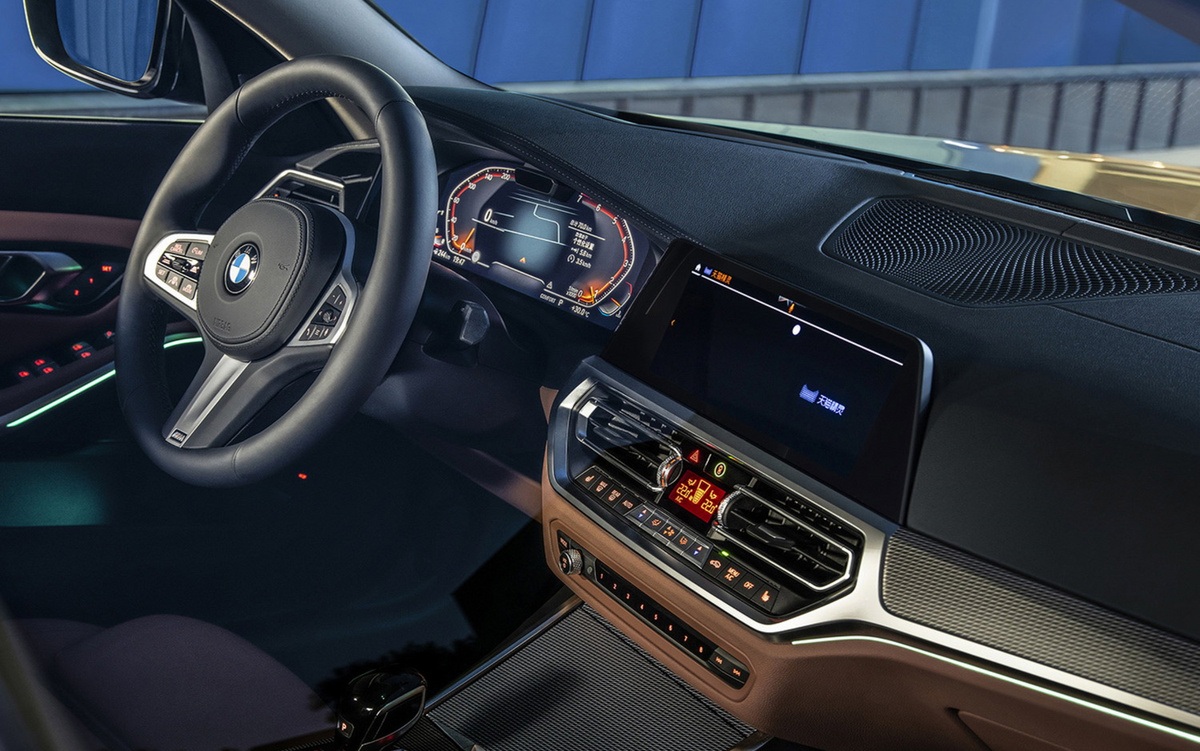 年收入80万存款100万买什么车,存款50万年薪10万适合买什么车