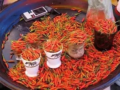 这个卖辣椒的女孩，给生意人都上了一课！