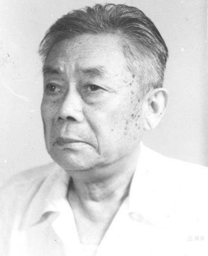 夜爬凤凰岭,雪落鸡冠山