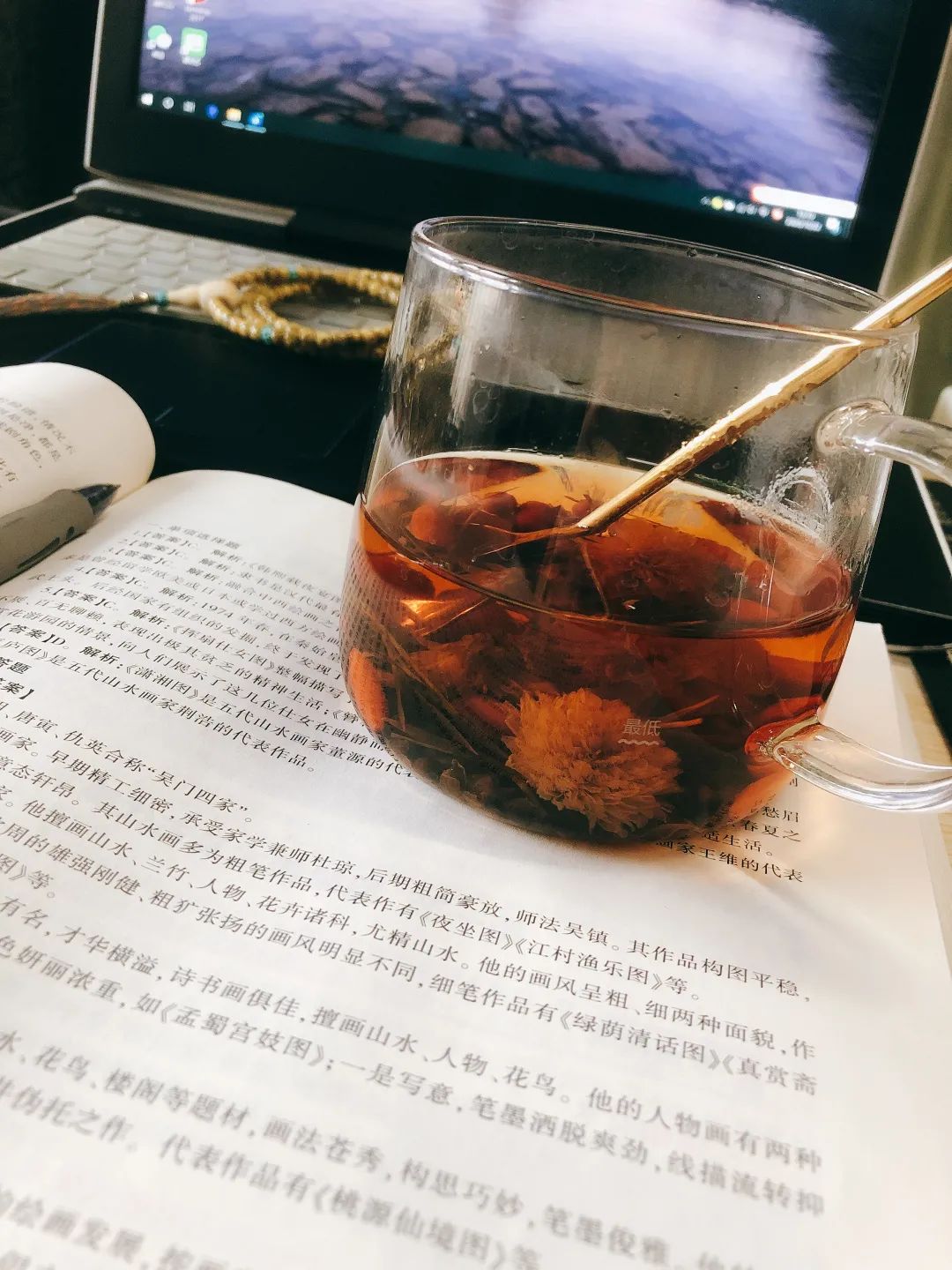 有毒！又一位宝藏小姐姐，玩核桃最爱“马虎”，朋友眼里是奇葩