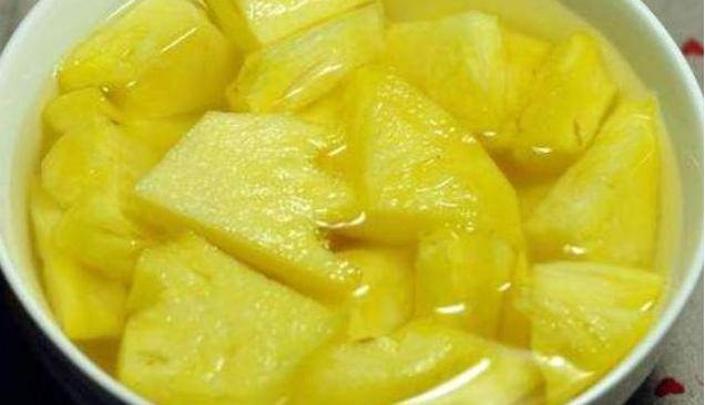菠萝的正确吃法要用盐水泡吗,菠萝用盐水泡几分钟才好吃