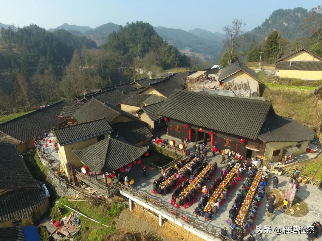 回顾脱贫攻坚波澜壮阔的伟大历程,彪炳史册的伟大奇迹全文