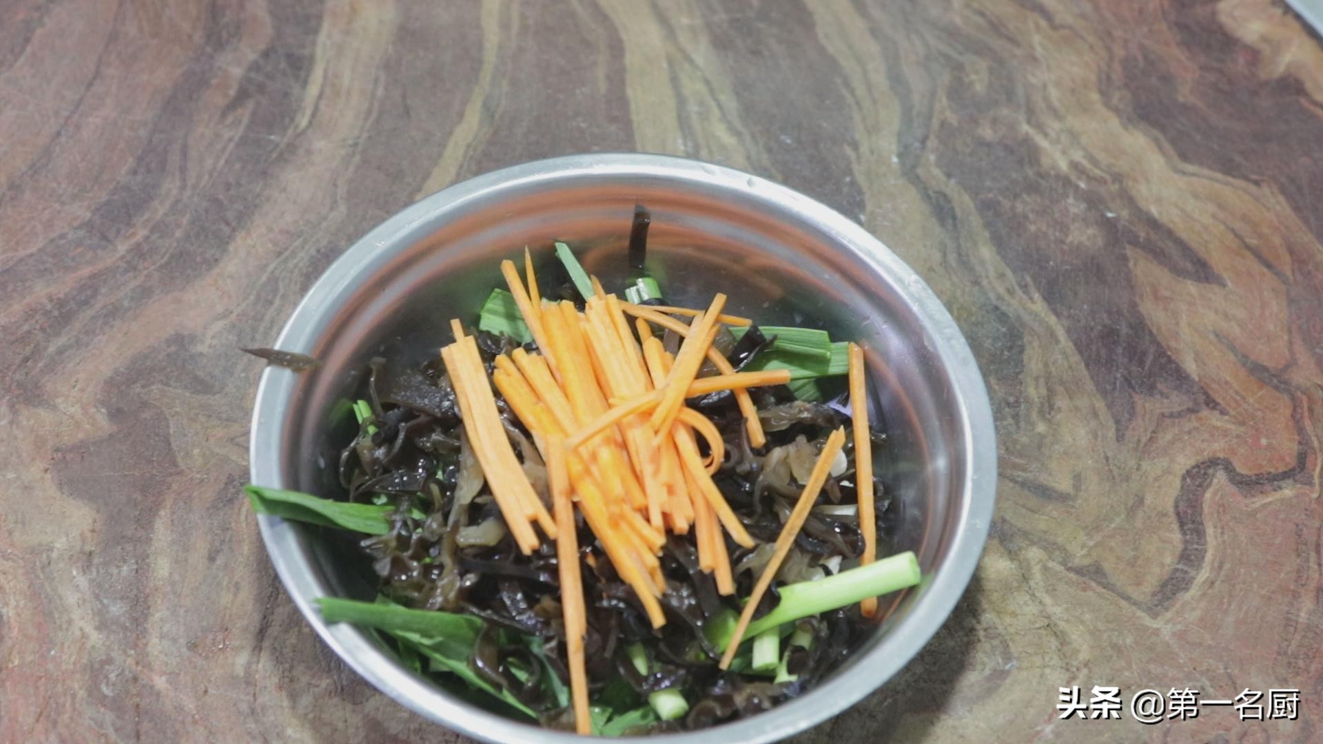 饭店的豆腐皮怎么凉拌的,四川正宗川味水煮麻辣豆腐皮做法