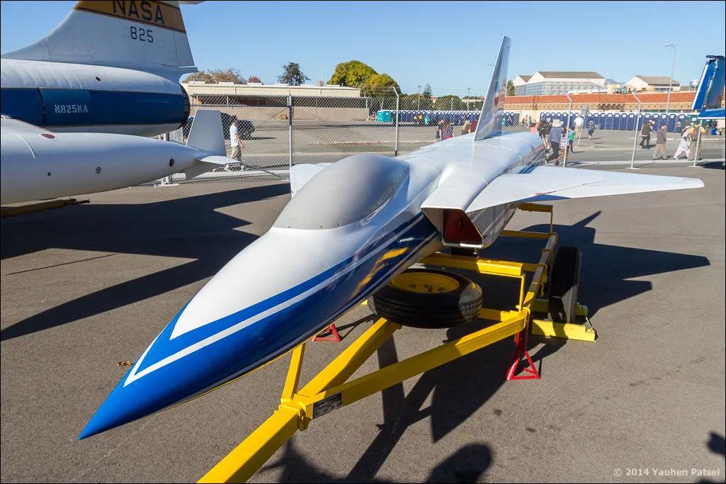 美国b-2轰炸机驾驶舱里面有什么,美国b-2轰炸机隐身视频