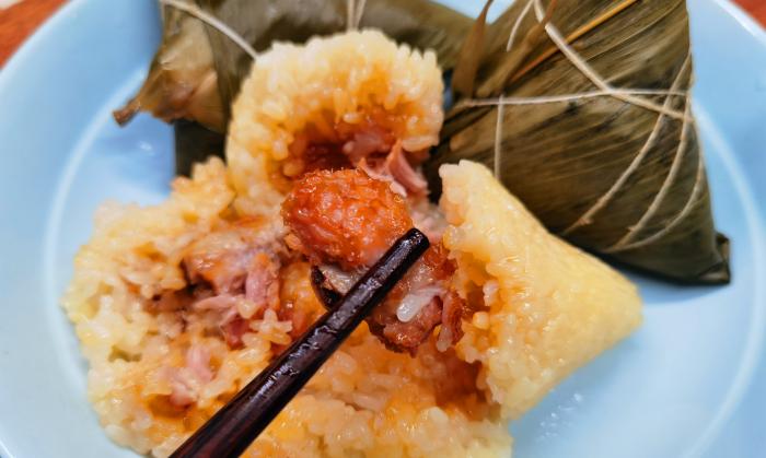 煮粽子的正确做法用冷水还是热水,怎么煮粽子粽子需要煮几分钟