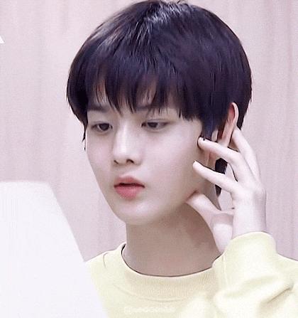 再年轻的脸也挡不住“奶奶”手，隐藏年龄的秘密，全靠这一只