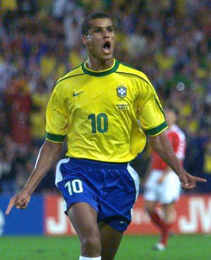 巴西十大足球巨星名单排名,巴西足球巨星内马尔