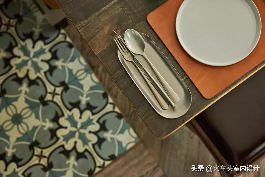 法式酒馆效果图,又潮又高端的酒馆设计