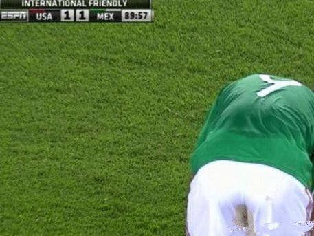 职业选手比赛突然要上厕所怎么办,罗斯受伤被扶回更衣室