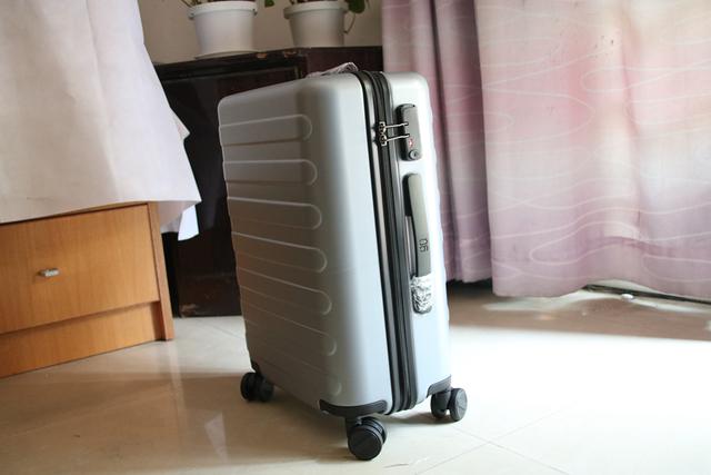 20寸行李箱选择拉链还是卡扣,潮男20寸登机箱怎么选