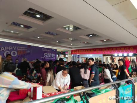 武汉人自己的狂欢！数千人齐聚汉口北海宁皮革品牌广场畅玩“嗨皮大团购”