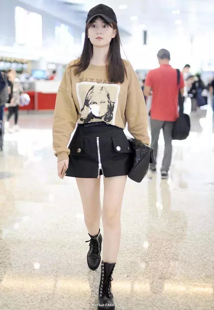 卫衣配什么裙子好看春天,卫衣裙子怎么搭配才好看