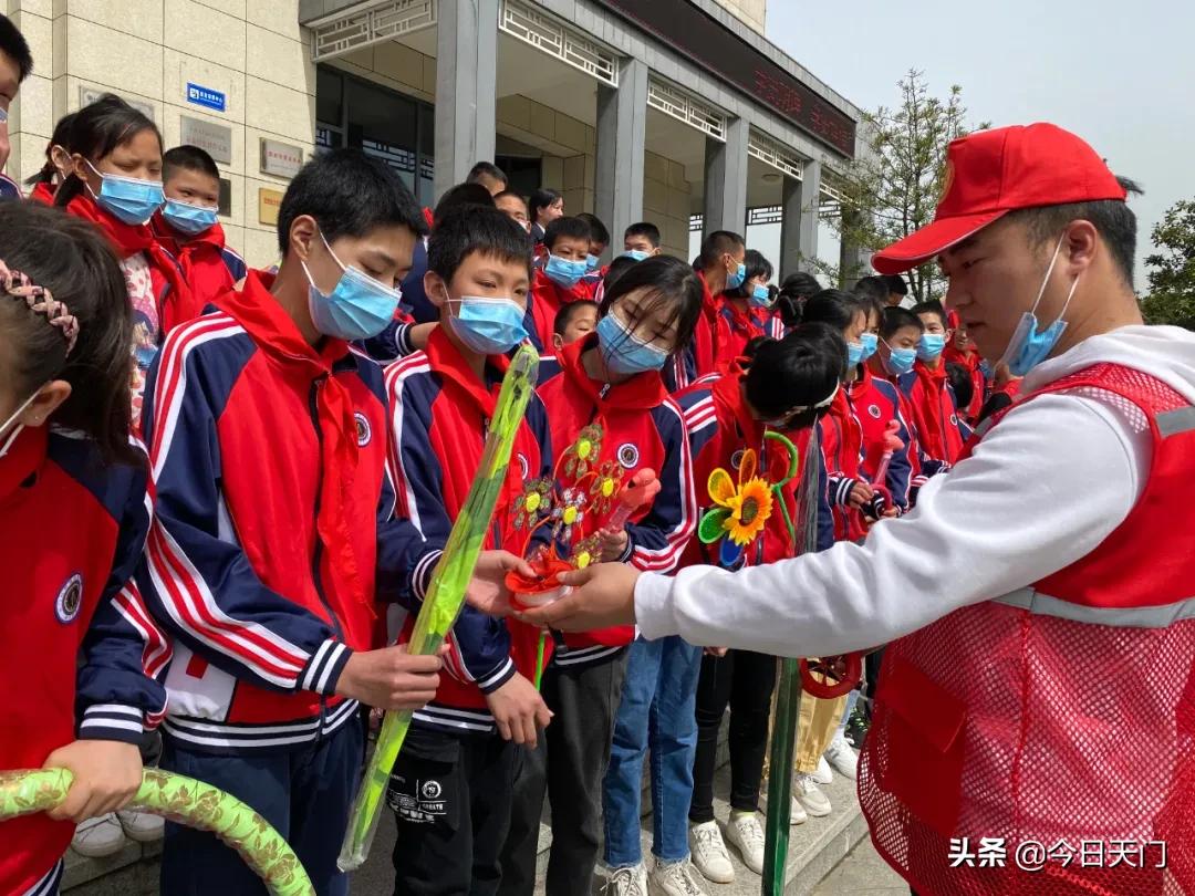 手拉手一起去春游,手拉手去郊游