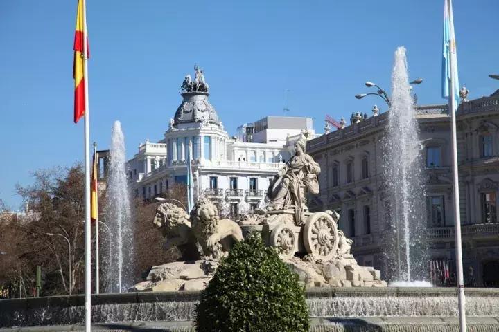 皇马VS马竞:争斗并不在绿茵场,而在这两个广场上